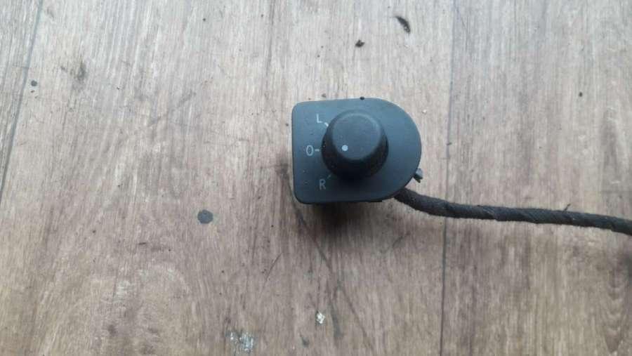 джойстик регулировки зеркал Volkswagen Golf 4 поколение 2001, 1.6 л., бензин, МКПП, универсал - фото №1