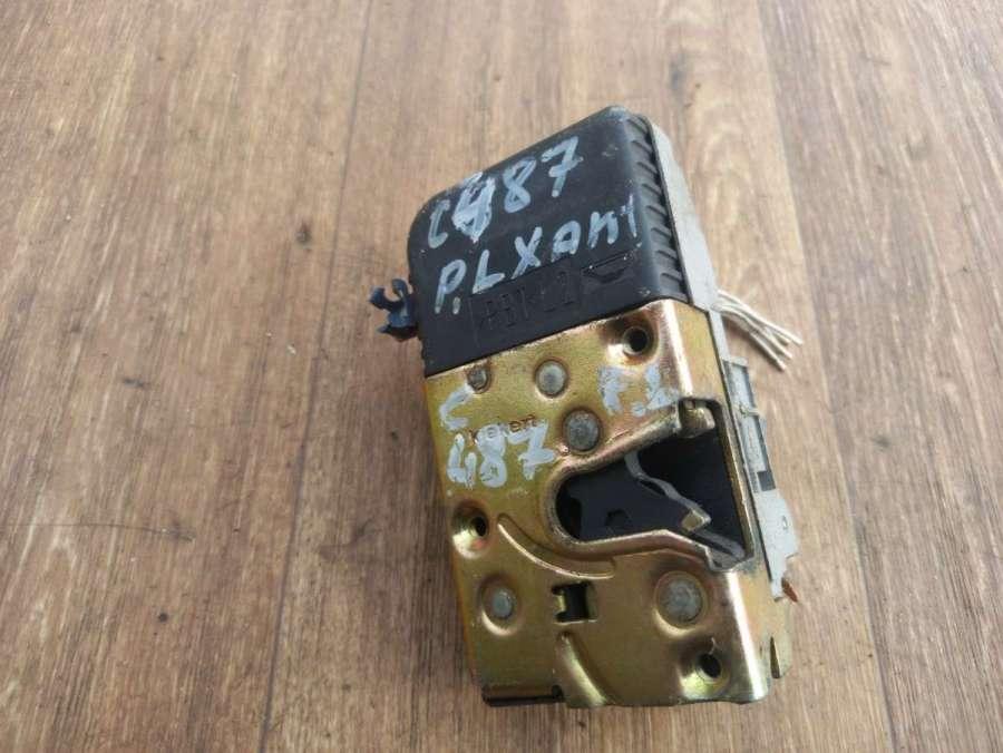 замок двери передней левой Citroen Xantia 1 поколение 1996, 1.8 л., бензин, МКПП, хетчбэк 5 дв. - фото №1