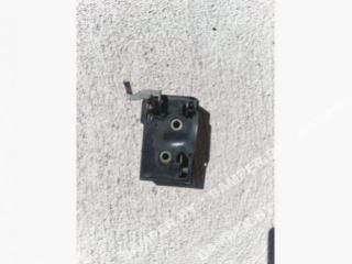 замок двери передней правой Volkswagen Passat B4 1994