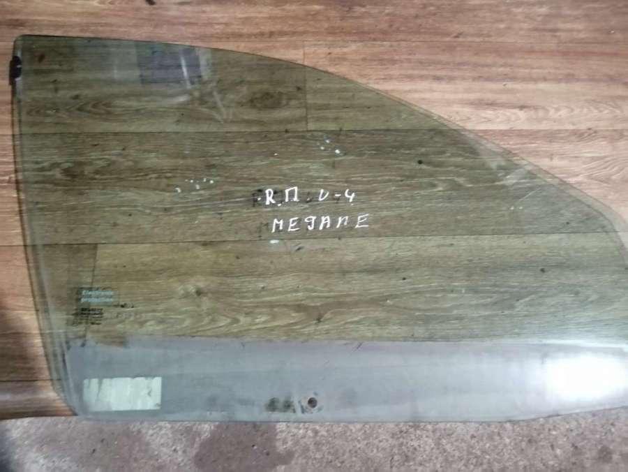 стекло двери передней правой Renault Megane 1 поколение 1996, 1.9 л., дизель, МКПП, хетчбэк 5 дв. - фото №1