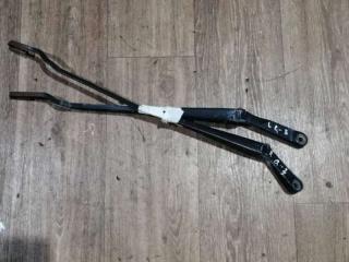 щеткодержатель (поводок стеклоочистителя, дворник) Volkswagen Golf 3 поколение 1993, 1.6 л., бензин, МКПП, хетчбэк 5 дв.