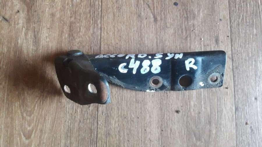 петля капота правая Honda Accord 5 поколение 1994, 2.0 л., бензин, МКПП, универсал - фото №1