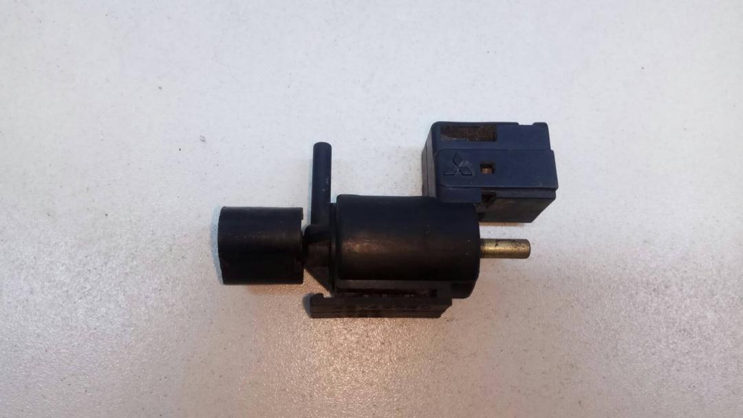 электромагнитный клапан Mazda 626 GE 1996, 2.5 л., бензин, FS05, K5T49090, 1Y05 - фото №1