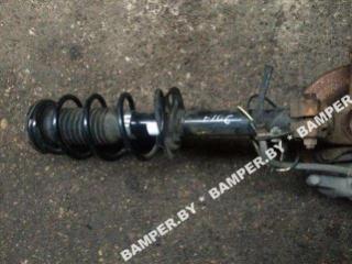 стойка передняя правая Toyota Aygo 1 поколение 2007