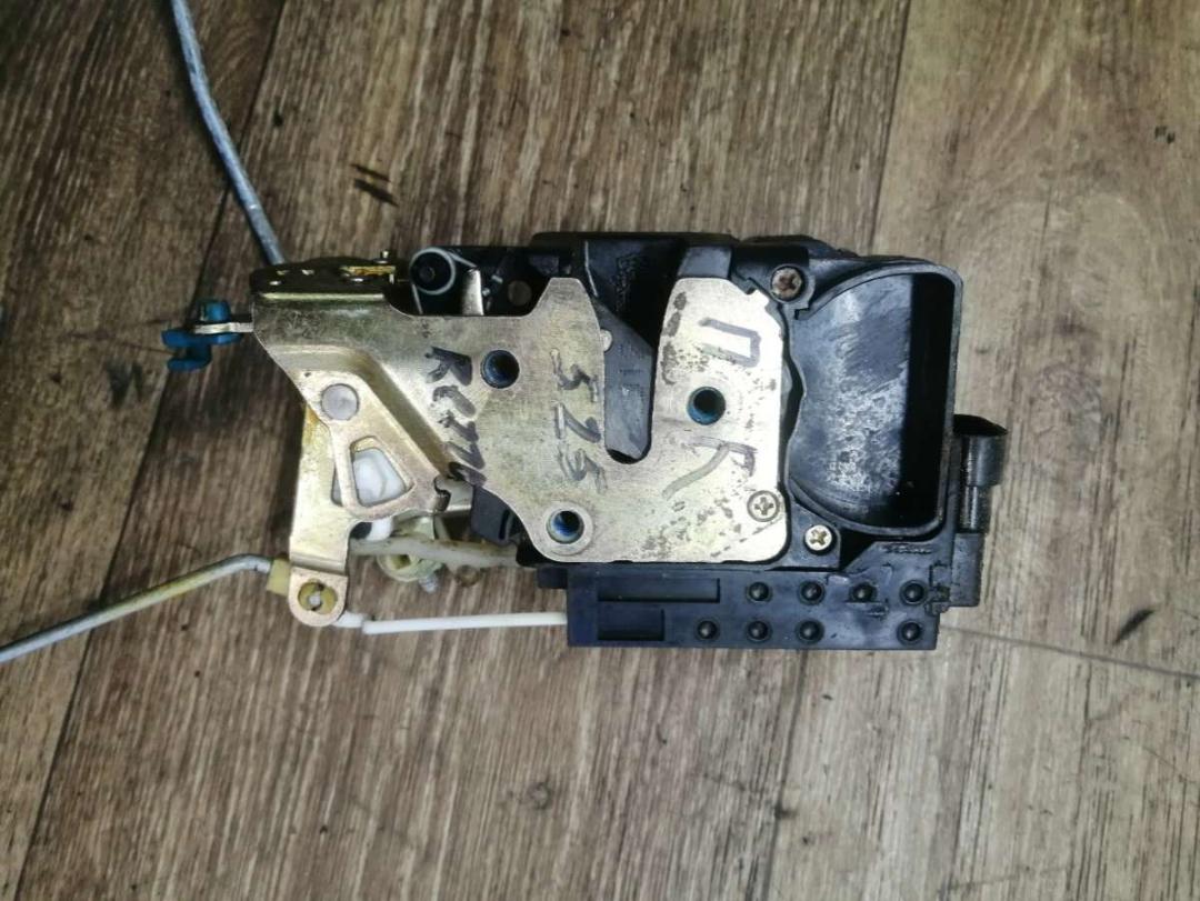 замок двери передней правой Daewoo Rezzo KLAU 2003, 2.0 л., бензин, МКПП, хетчбэк 5 дв. - фото №1