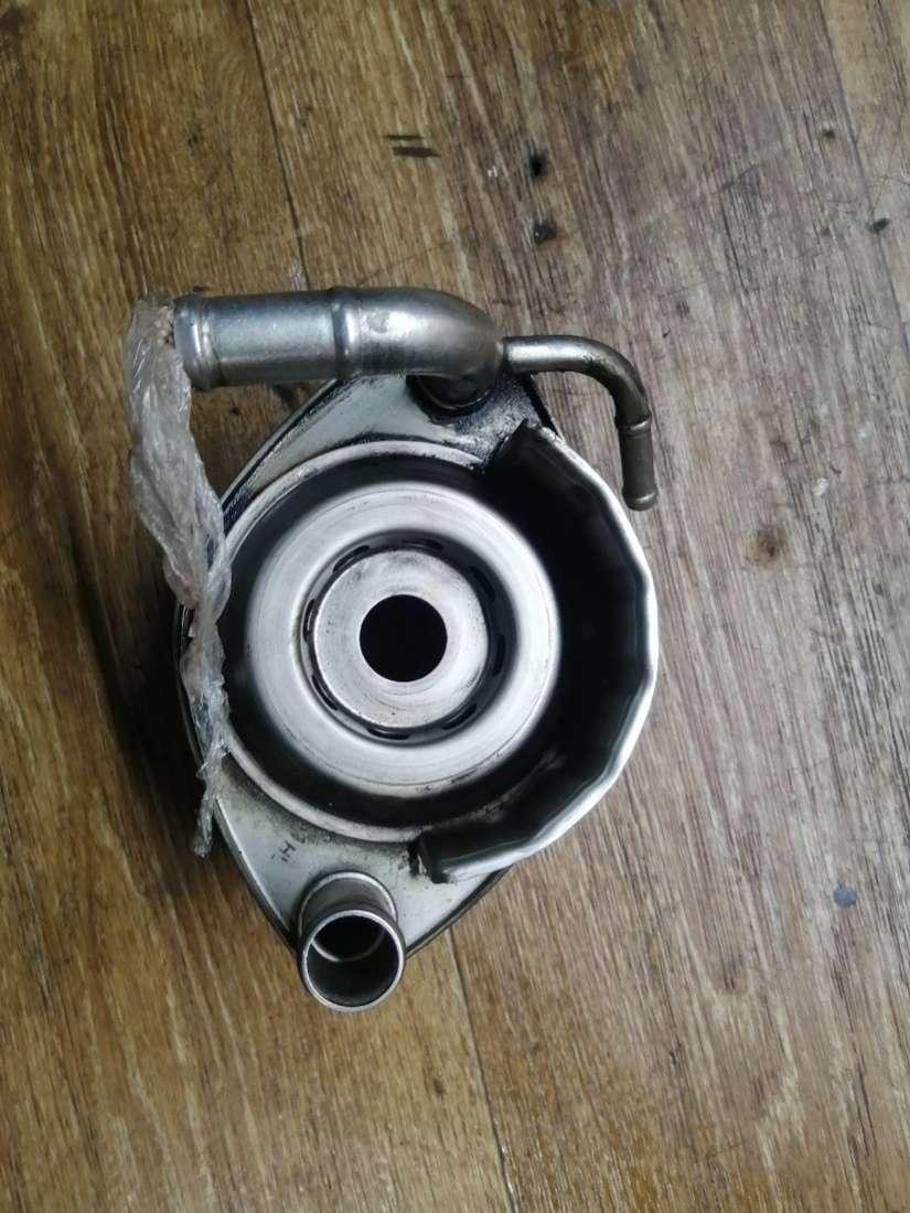 теплообменник масляного фильтра Mazda 626 GF 1999, 2.0 л., дизель, МКПП, универсал - фото №1