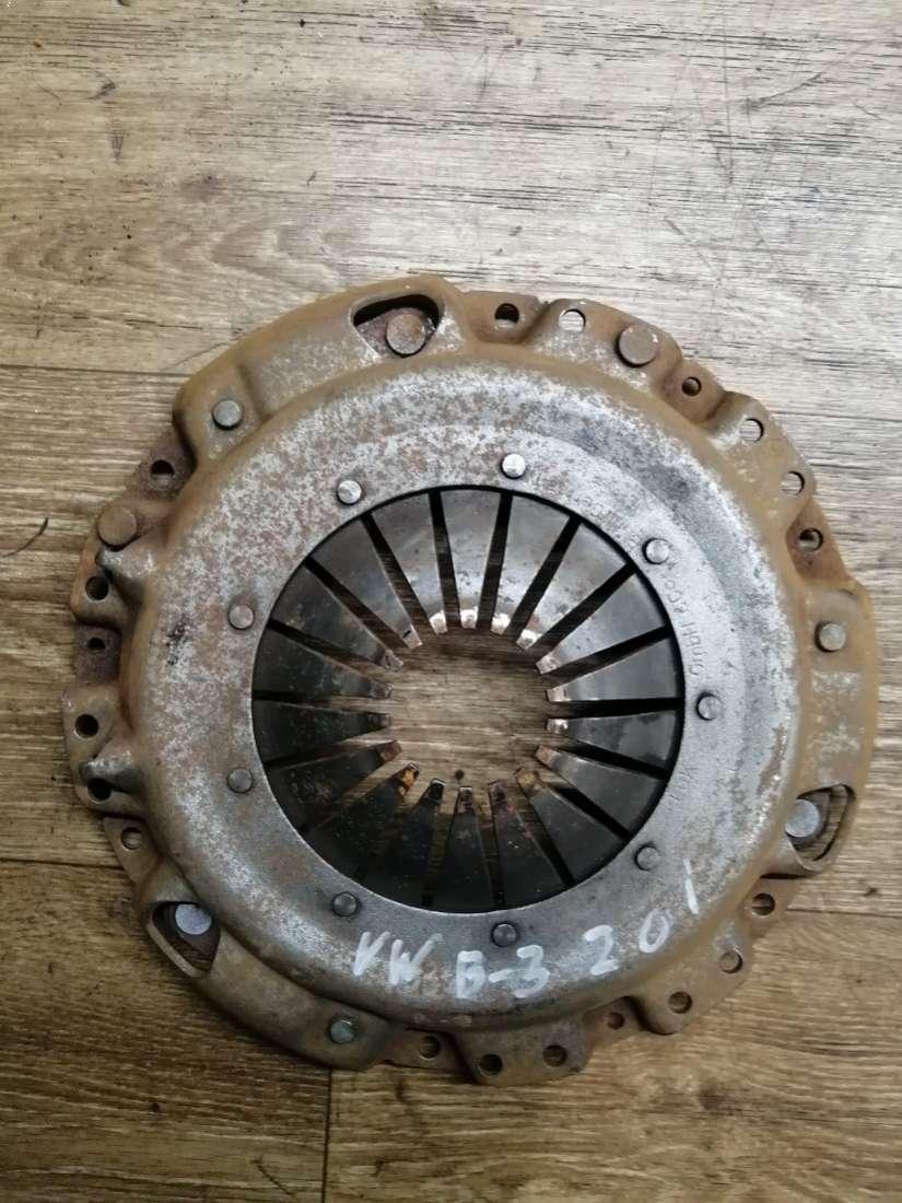 корзина сцепления Volkswagen Passat B3 1990, 2.0 л., бензин - фото №1