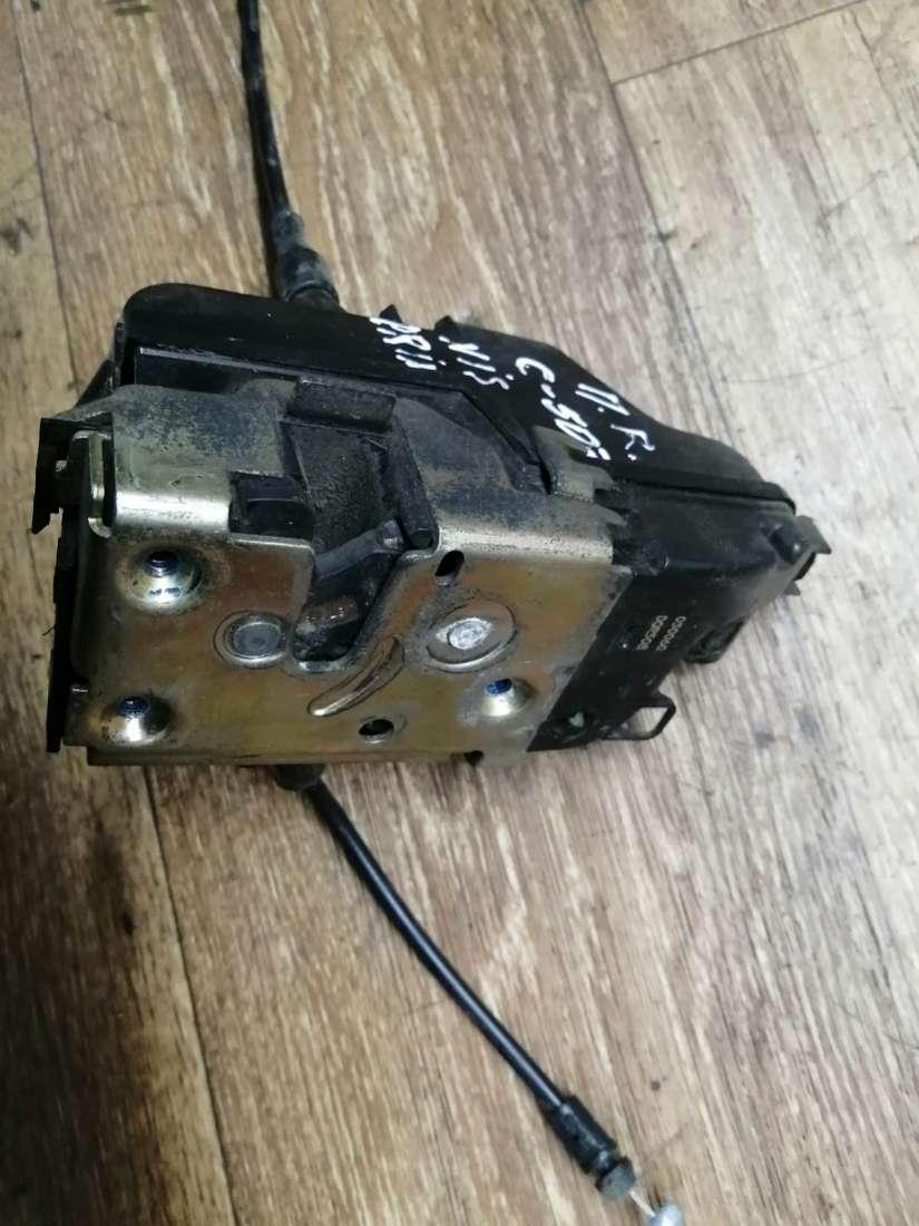 замок двери передней правой Nissan Primera P12 2005, 1.8 л., бензин, МКПП, универсал - фото №1