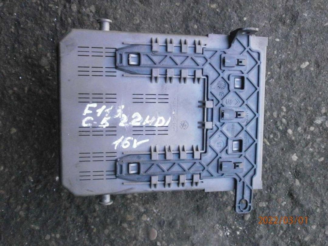 блок предохранителей Citroen C5 1 поколение 2003, 2.2 л., дизель - фото №1