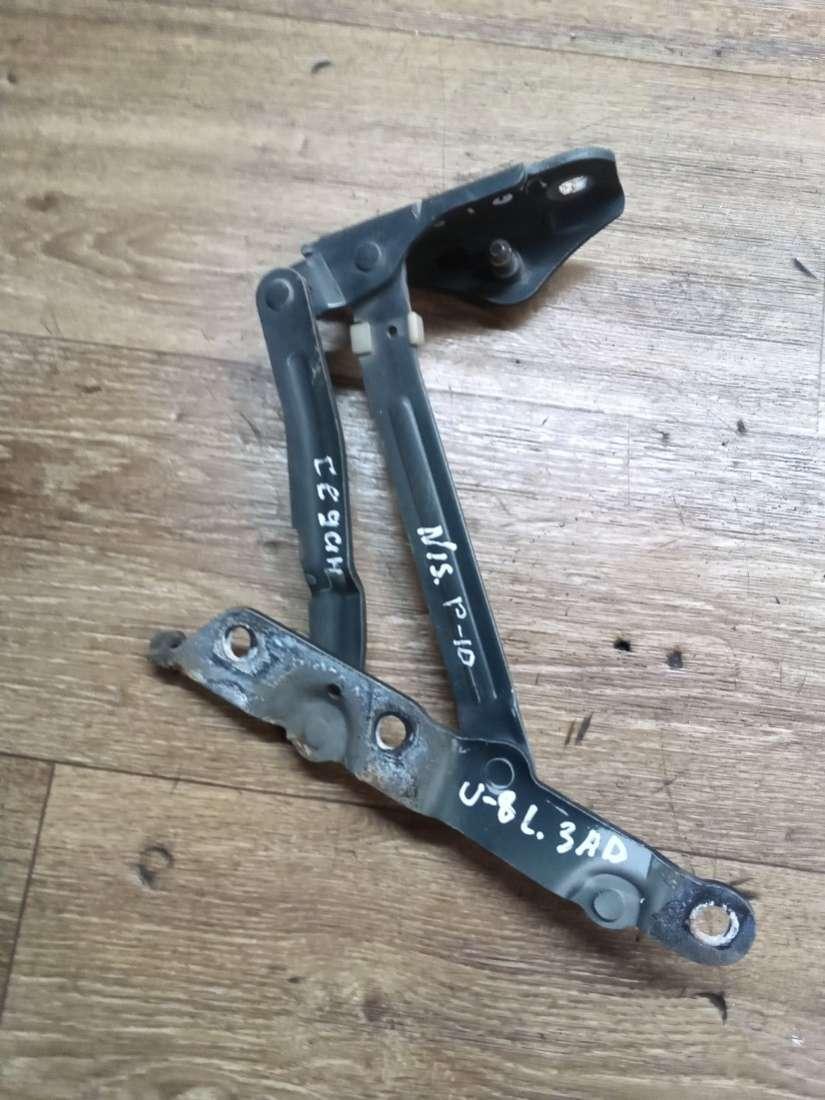 петля крышки багажника Nissan Primera P10 1995, 1.6 л., бензин, МКПП, седан - фото №1