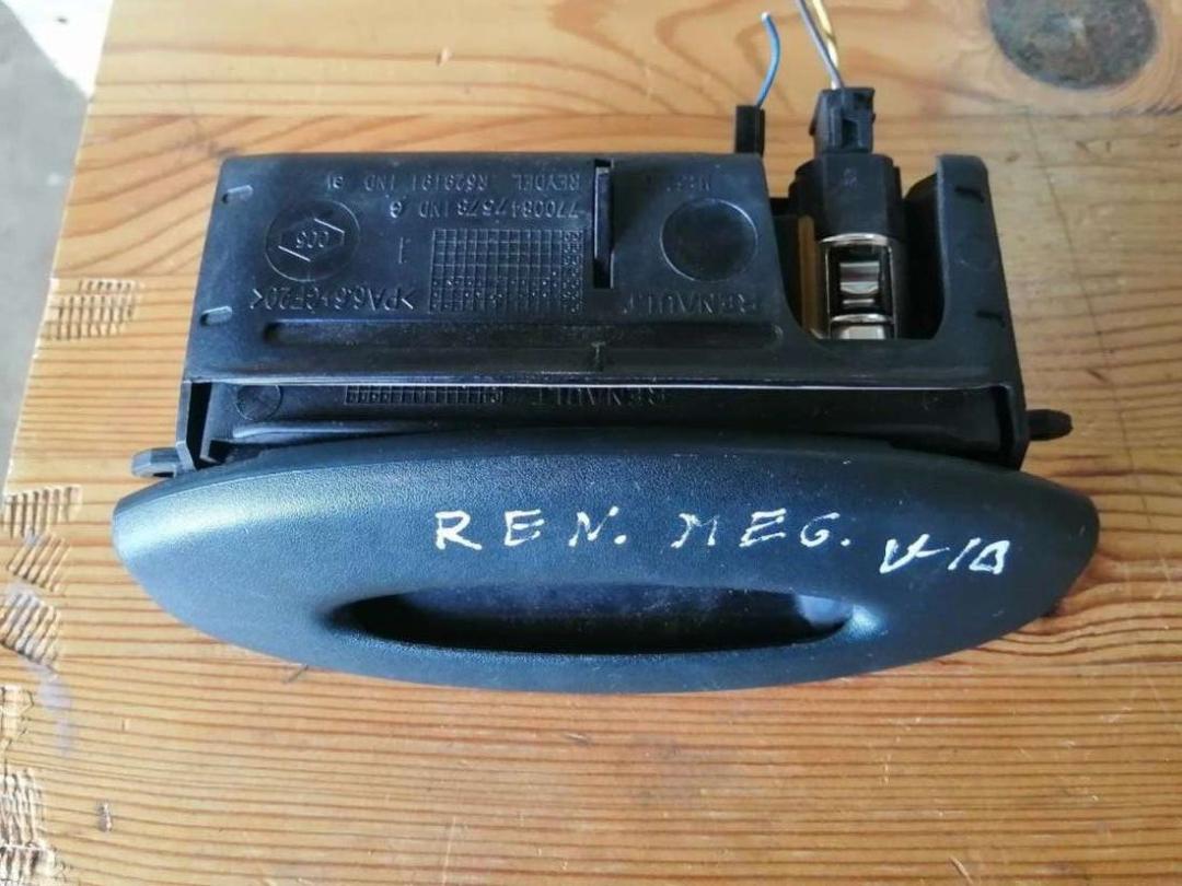 пепельница Renault Megane 1 поколение 1997, 1.4 л., бензин, МКПП, хетчбэк 5 дв. - фото №1