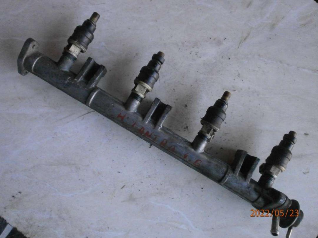 форсунка Hyundai Santamo 1 поколение 1998, 1.6 л., бензин, седан, 9250930001, 351032560 - фото №1