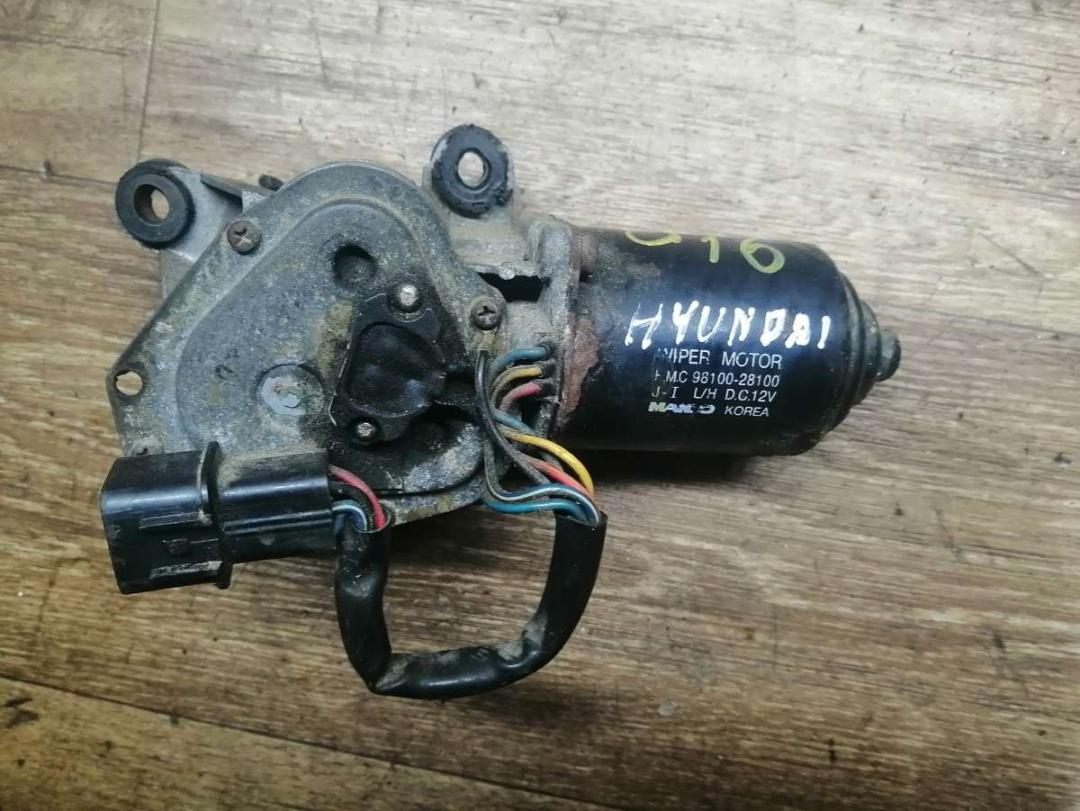 моторчик передних стеклоочистителей (дворников) Hyundai Lantra J1 1992, 1.6 л., бензин, МКПП, седан - фото №1