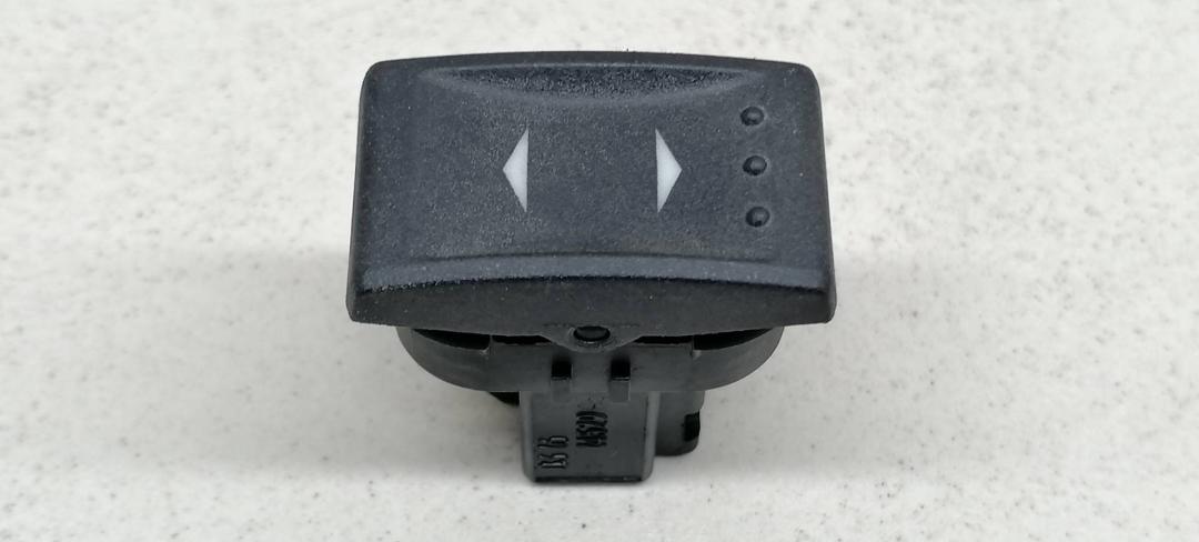 кнопка стеклоподъемника двери передней правой Ford Mondeo 3 поколение 2003, 2.0 л., HJBA, дизель, МКПП, белый, универсал, передний привод - фото №1