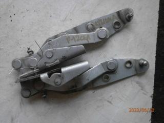 петля крышки багажника Nissan Primera P12 2005, 1.8 л., бензин, седан