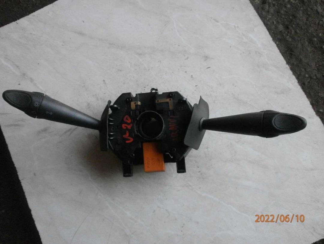 переключатель подрулевой (стрекоза) Fiat Bravo 1 поколение 1997, 1.4 л., бензин, хетчбэк 5 дв. - фото №1