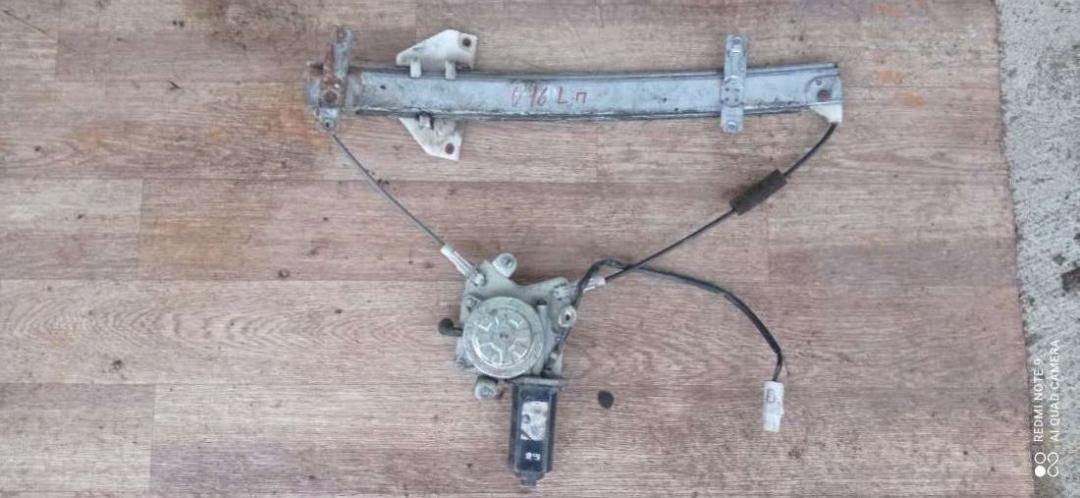 стеклоподъемник передний левый Hyundai Lantra J1 1992, 1.6 л., бензин, МКПП, седан - фото №1