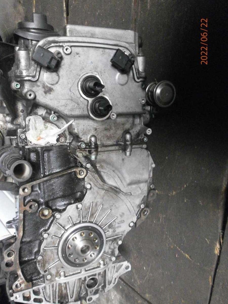 двигатель Volkswagen Bora 1 поколение 2004, 2.3 л., бензин, AQN - фото №1