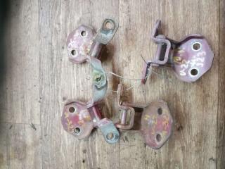 петля двери Mazda 323 BA 1996, 1.3 л., i, бензин, МКПП, купе