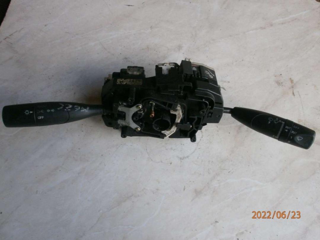 переключатель подрулевой (стрекоза) Mazda 626 GE 1993 - фото №1