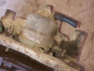 суппорт передний правый Mazda 626 GF 1998, 2.0 л., бензин, МКПП, седан