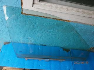 стекло двери передней правой Volkswagen Passat B3 1988