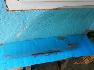 стекло двери передней левой Volkswagen Passat B3 1988