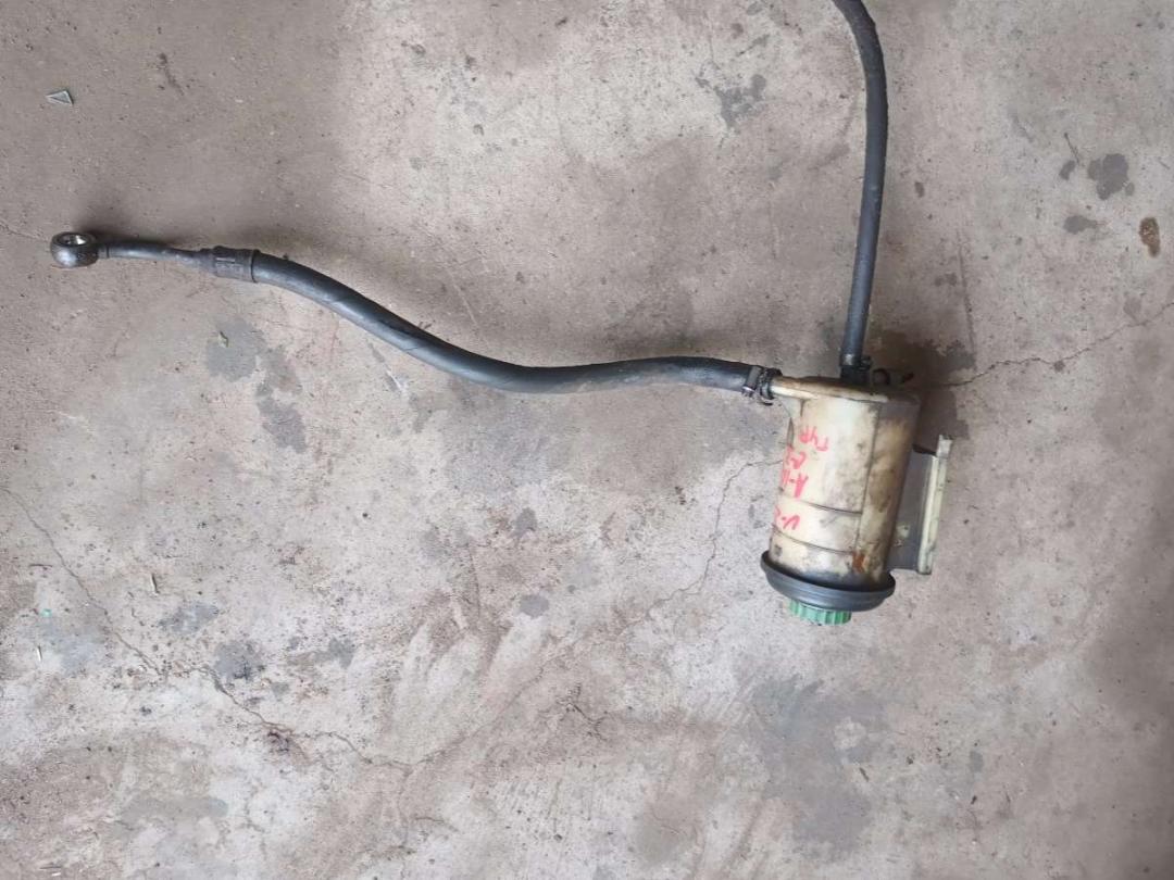 бачок гидроусилителя Audi 100 C3 1989, 2.0 л., бензин, МКПП, седан - фото №1