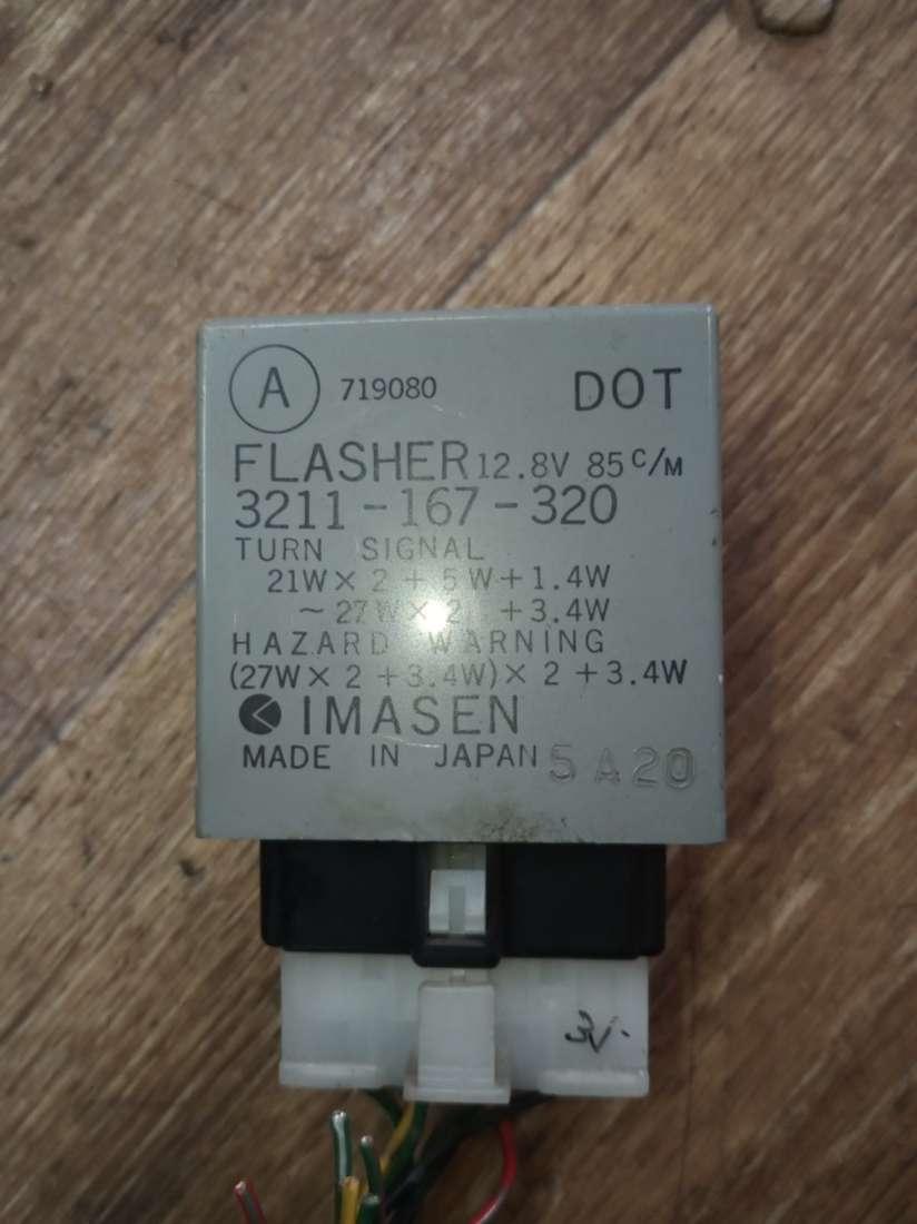 реле (прочие) Mazda 323 BA 1996, 1.3 л., бензин, МКПП, купе, 3211167320 - фото №1