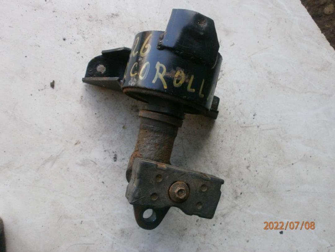 подушка крепления двигателя Toyota Corolla 7 поколение (E100) 1996, 1.3 л., бензин, МКПП, хетчбэк 5 дв. - фото №1