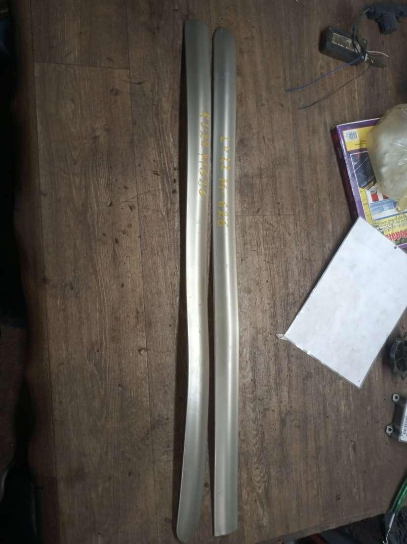 молдинг двери передней правой Mazda 626 GF 1998, 2.0 л., бензин, МКПП, седан - фото №1