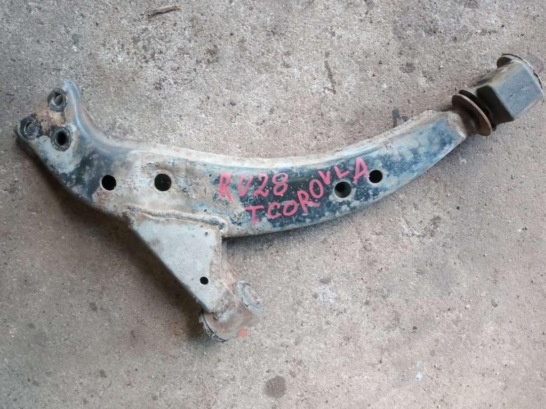 рычаг передний правый Toyota Corolla 6 поколение (E90) 1990, 1.6 л., бензин, МКПП, хетчбэк 5 дв. - фото №1