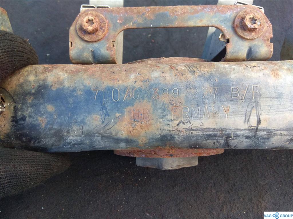 кронштейн КПП Volkswagen Touareg 1 поколение 2004, 4.2 л., бензин, внедорожник 5 дв., 7L6399227F, 7L0399227B, . - фото №1