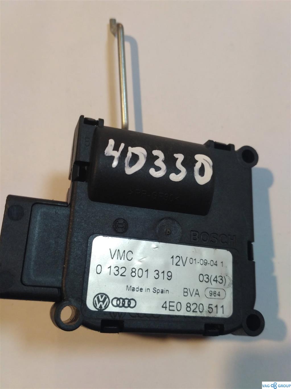 моторчик заслонки печки Volkswagen Touareg 1 поколение 2004, 4.2 л., бензин, внедорожник 5 дв., 4E0820511, 4F0820511B, . - фото №1