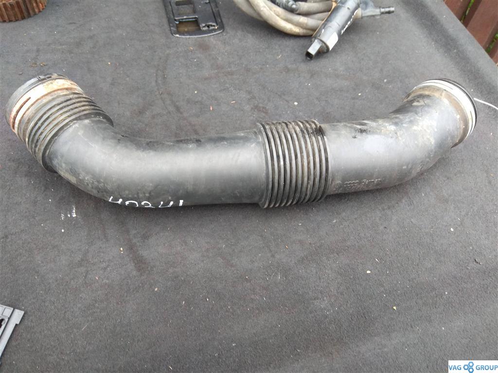 патрубок воздушного фильтра Volkswagen Touareg 1 поколение 2004, 4.2 л., бензин, внедорожник 5 дв., 7L6129684A, . - фото №1