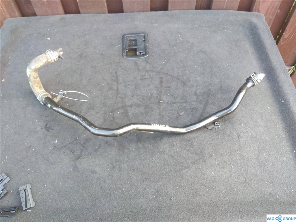 трубка охлаждающей жидкости Volkswagen Tiguan 1 поколение 2009, 2.0 л., TDi, дизель, внедорожник 5 дв., 5N0121070Q, CFFA, CFFB, CFGB, CLJA, CFFD, . - фото №1