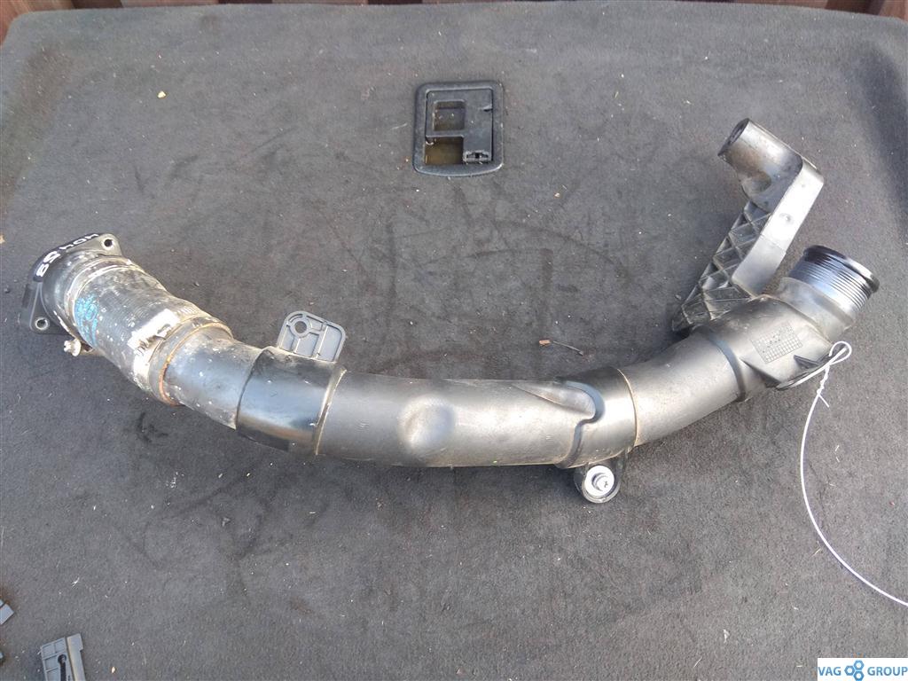 патрубок интеркулера Volkswagen Tiguan 1 поколение 2009, 2.0 л., TDi, дизель, внедорожник 5 дв., 5N0145840L, CFFA, CFFB, CFGB, CLJA, CFFD, . - фото №1