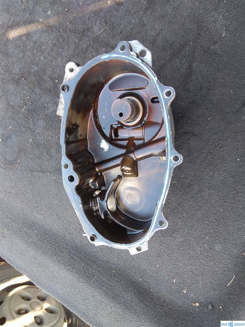 крышка распредвала Audi A4 B7 2006, 2.0 л., бензин, седан, BPG, BPY, 06F103530E, BPJ, BWE, AXX, BWA, BGB, BYK, BWL, . - фото №1