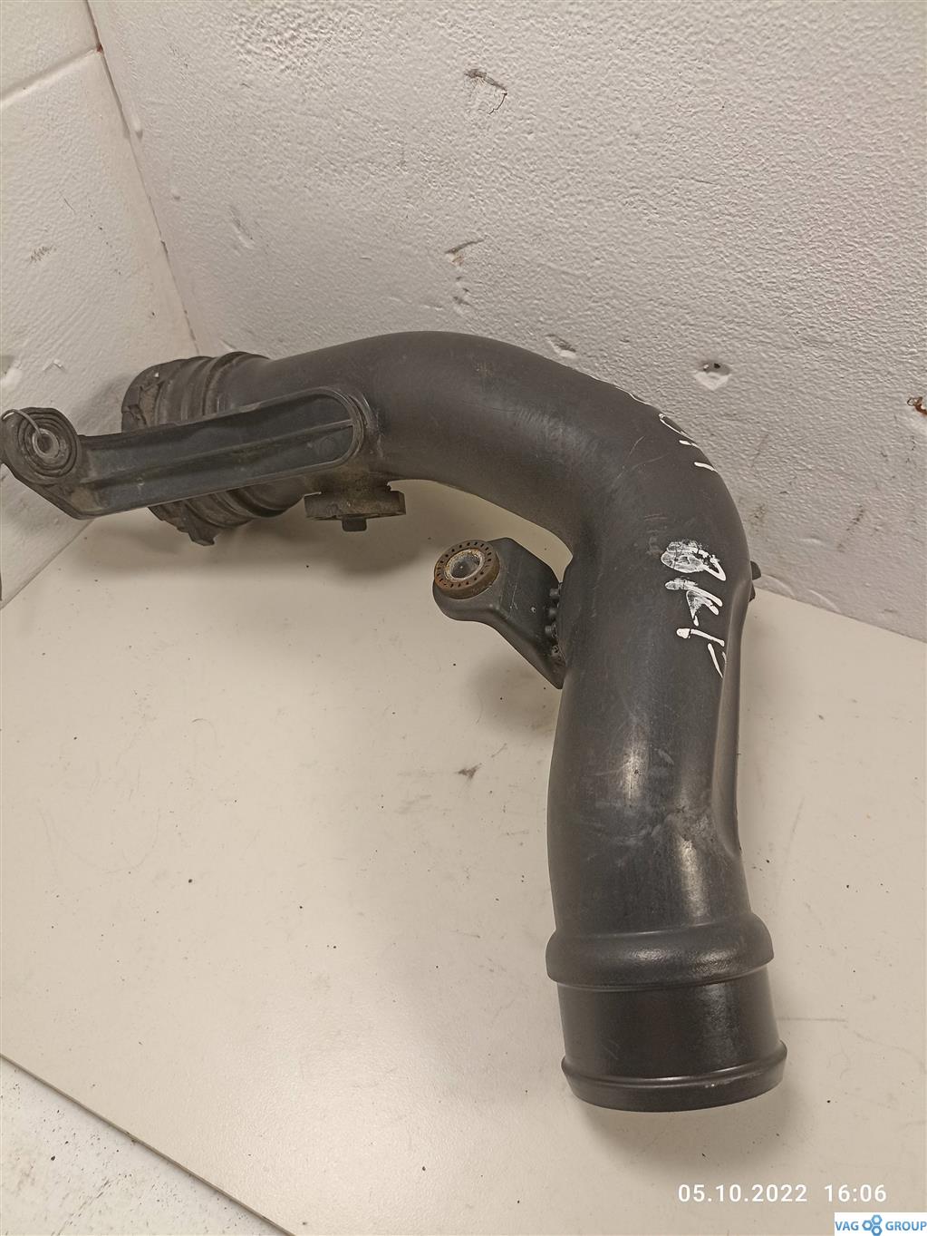 патрубок (трубопровод, шланг) Volkswagen Jetta 5 поколение 2006, 2.0 л., TFSI, бензин, седан, 3C0145770H, 3C0145770C, . - фото №1