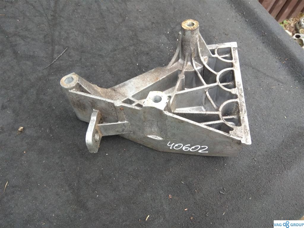 кронштейн двигателя Skoda Fabia 2 поколение (5J) 2007, 1.9 л., TDi, дизель, хетчбэк 5 дв., ATD, 038199207AJ, BLS, BSW, AXR, BLT, ASZ, . - фото №1