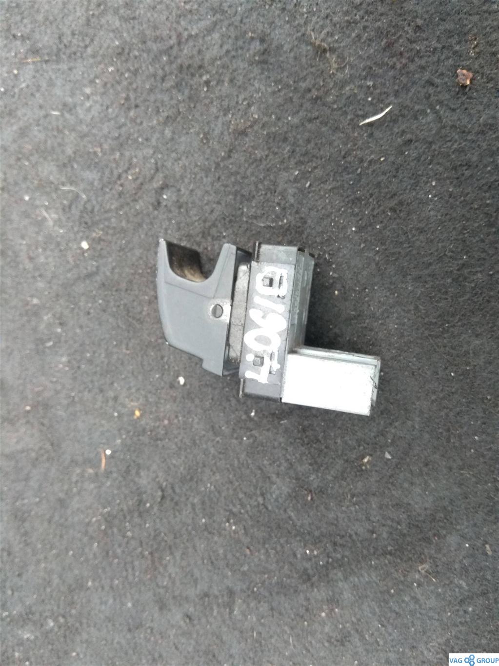 кнопка стеклоподъемника переднего левого Volkswagen Jetta 5 поколение 2009, бензин, седан, 7L6959855B, . - фото №1