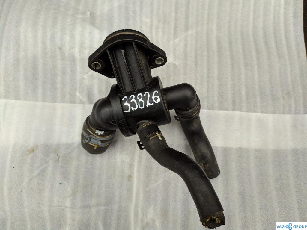 корпус термостата Volkswagen Passat B7 2013, 2.0 л., TDi, дизель, седан, 03L121111AE, CBAA, CFFA, CFFB, CFGB, CAYC, CLLA, CFGC, 03L121111AL - фото №1