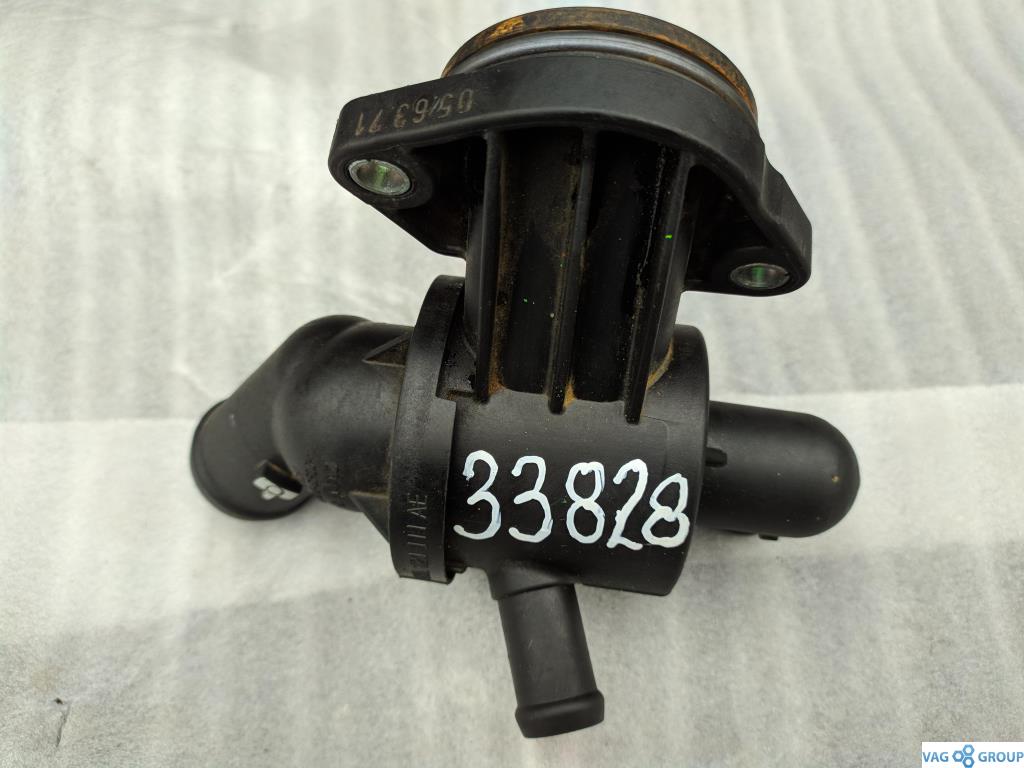 корпус термостата Volkswagen Passat B7 2013, 2.0 л., TDi, дизель, седан, 03L121111AE, CBAA, CFFA, CFFB, CFGB, CAYC, CLLA, CFGC, 03L121111AL - фото №1