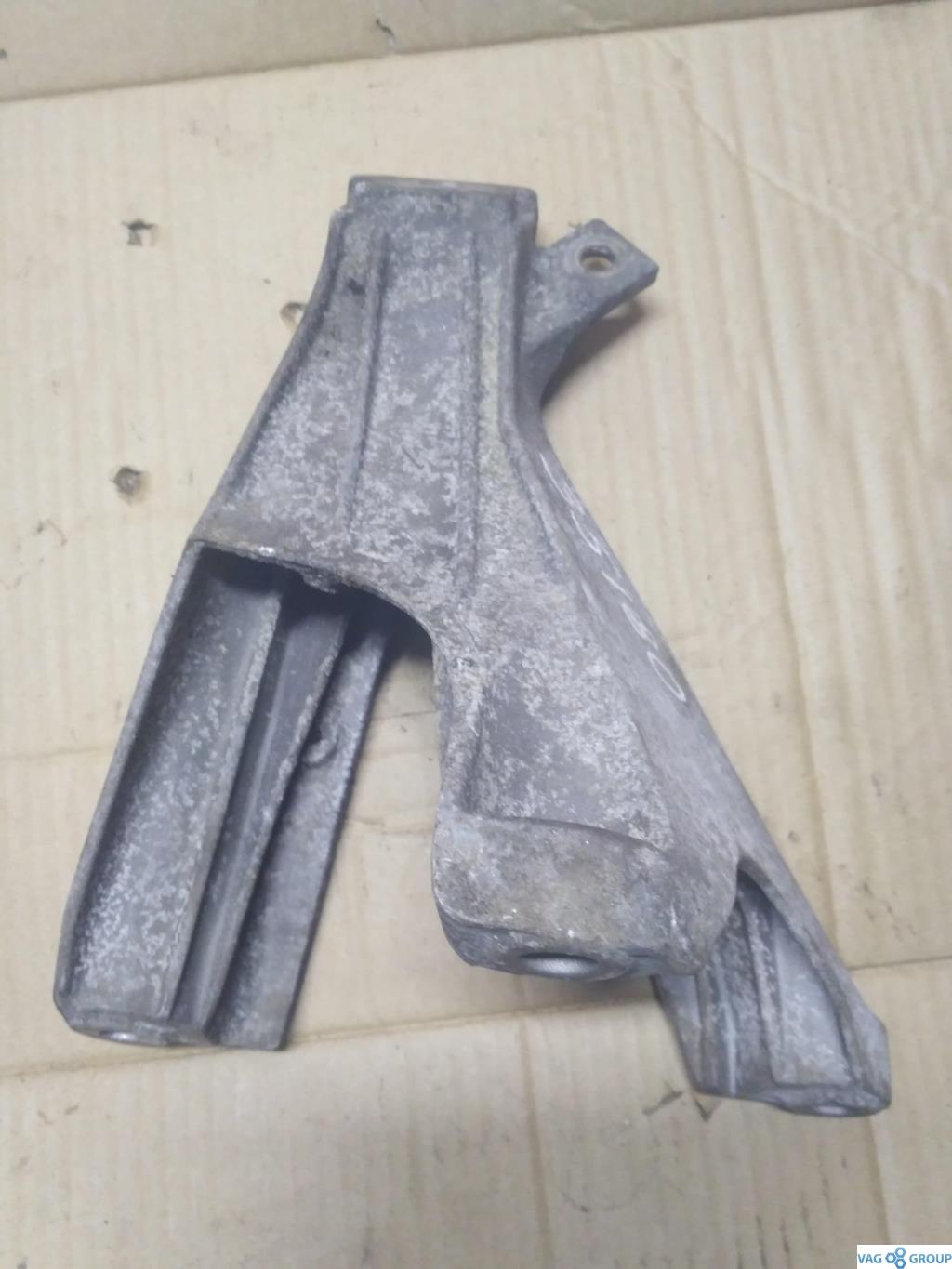 кронштейн двигателя Audi A6 4F/C6 2006, 2.0 л., TDi, дизель, седан, 4F0199308P, L.S., KVT, . - фото №1