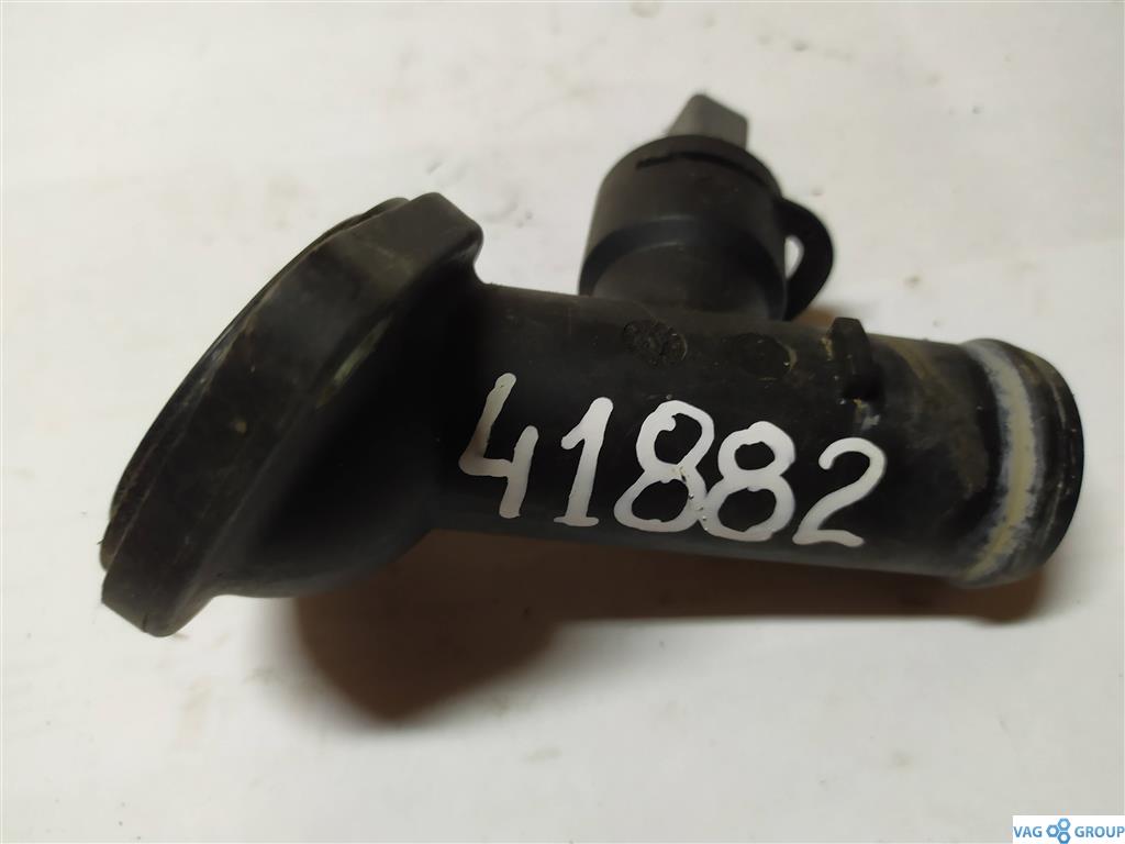 фланец (тройник) системы охлаждения Volkswagen Golf 5 поколение 2006, 2.0 л., TDi, дизель, хетчбэк 5 дв., 03G121121D, BKD, BMM, 03L121121A, AZV - фото №1