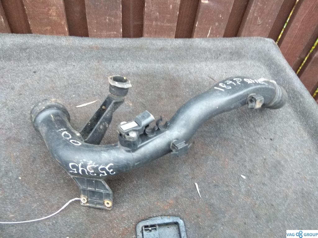 патрубок интеркулера Volkswagen Passat B6 2007, 1.9 л., TDi, дизель, седан, 3B0145762C, 8E0145762B, BPZ, 3B0145762E, 3B0145834P, 8D0145840AB, 8E0145762D, 8E0145840, 8E0145840C, 8E0145840E - фото №1