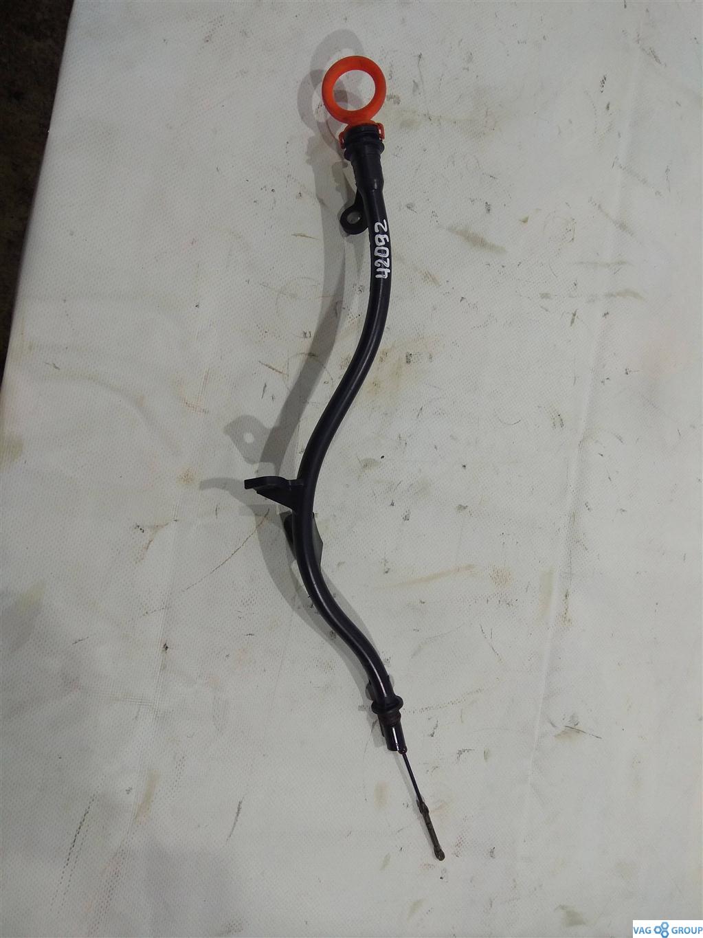 щуп двигателя Volkswagen Passat B6 2009, 2.0 л., TDi, дизель, седан, 03L103634J, 03L103634M, 03L115611T, 03L115611J, CFFA, CFFB, CFGB, CLLA, CFGC - фото №1