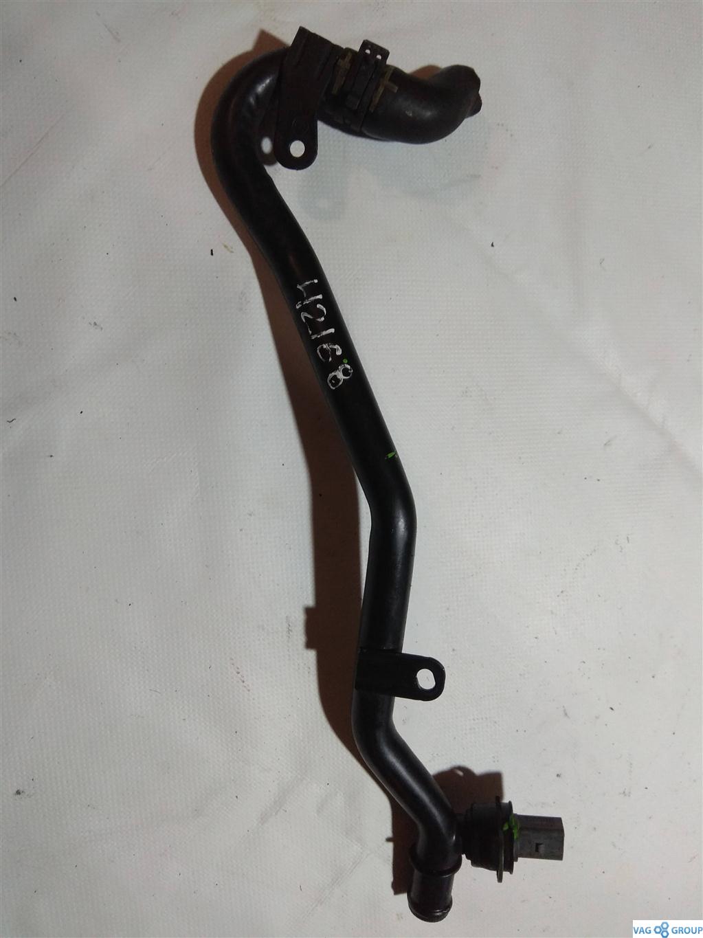 трубка охлаждающей жидкости Volkswagen Golf 6 поколение 2010, 2.0 л., TDi, дизель, хетчбэк 5 дв., 5N0121065, CFFA, CFFB, CFGB, CAYC, CLLA, CFGC, . - фото №1