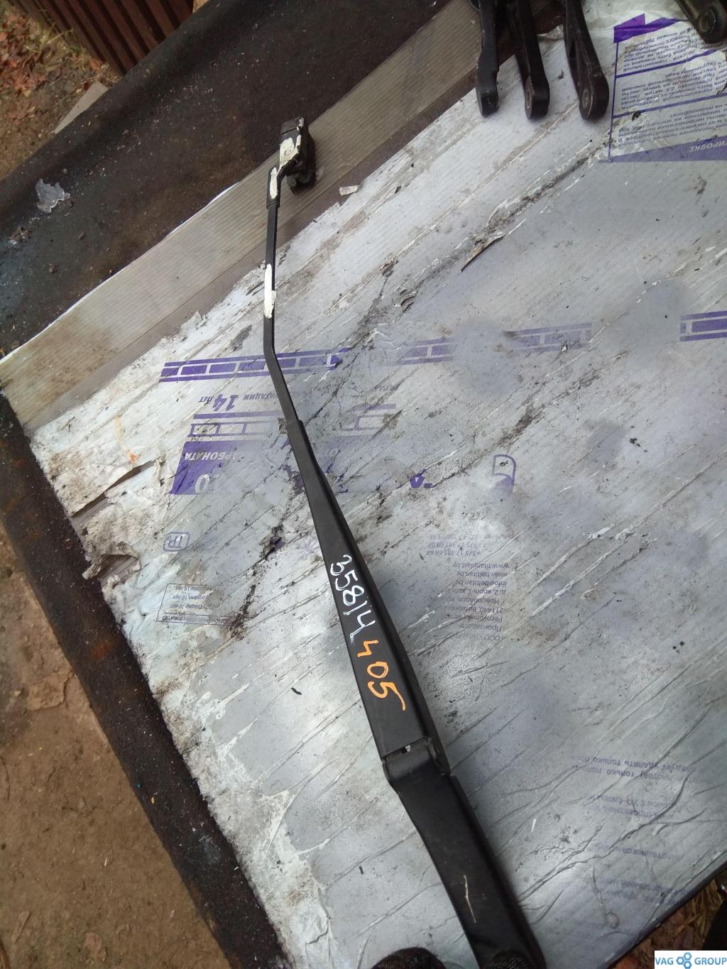 щеткодержатель (поводок стеклоочистителя, дворник) Volkswagen Jetta 5 поколение 2009, 2.0 л., TFSI, бензин, седан, 1K5955410B, . - фото №1