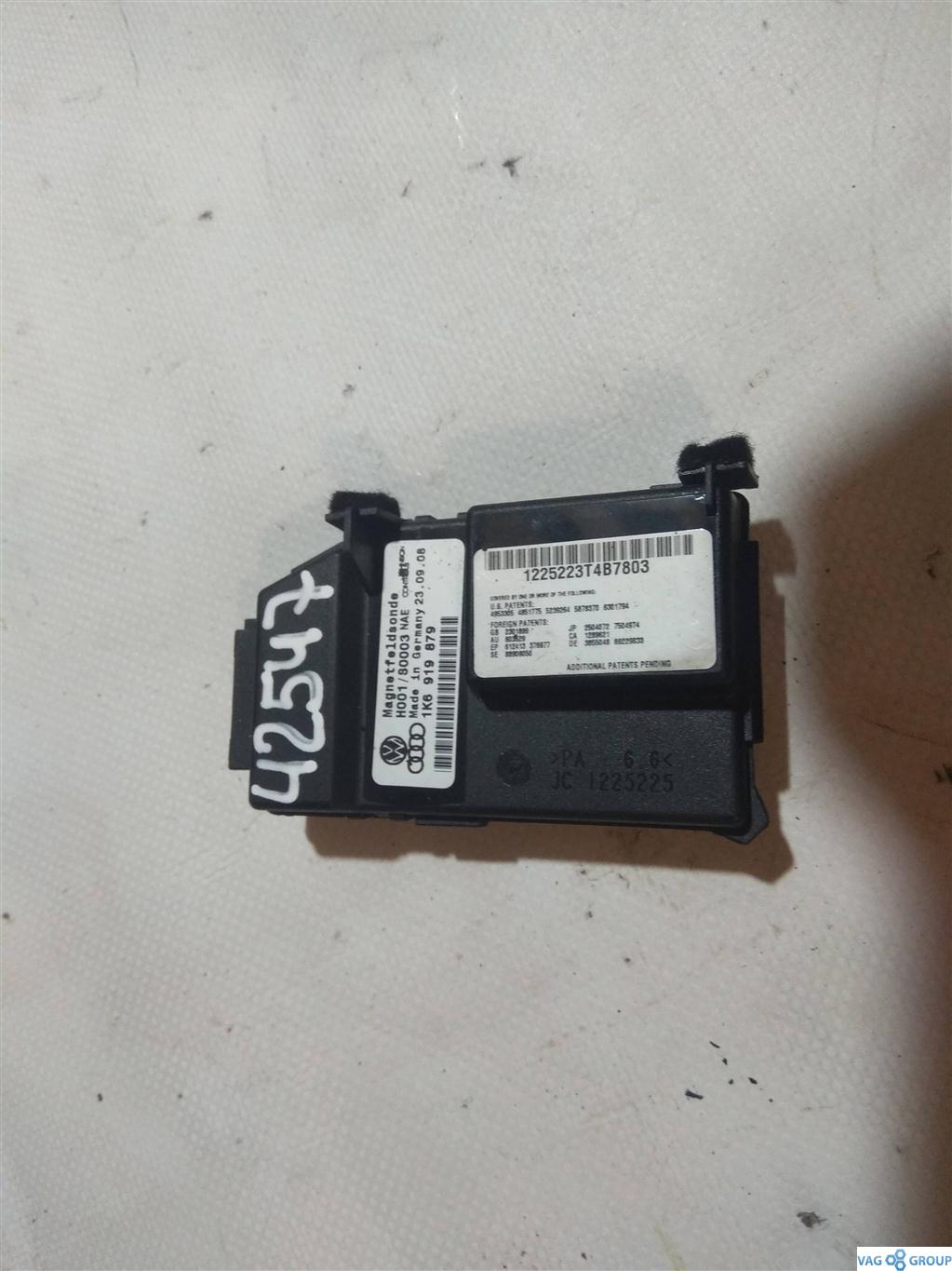 датчик магнитного поля Volkswagen Golf 5 поколение 2007, 2.0 л., бензин, хетчбэк 5 дв., 1K6919879, . - фото №1